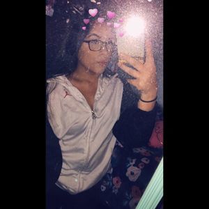 Meet your Posher, Iris